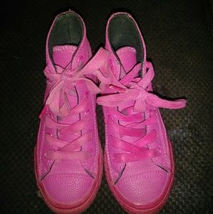 Girls converse